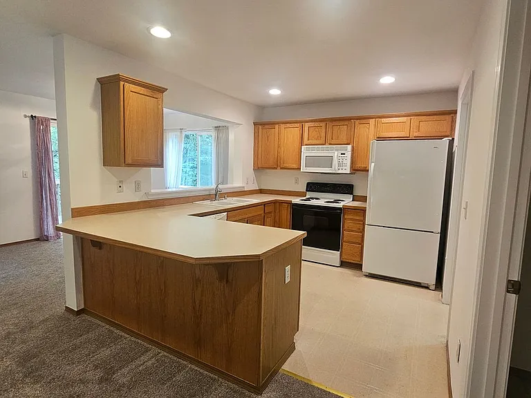 968 NW Poppy Ct — Photo 4