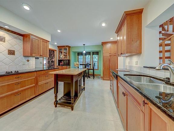 3rd image of 122 Nina St NE