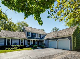 321 Winchester Ct, Lake Bluff, IL 60044