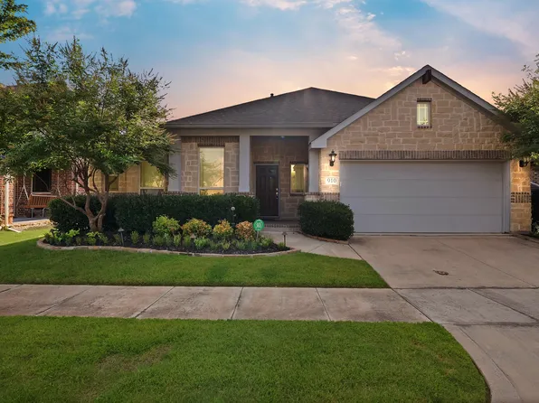 910 Greenhurst Cir, Euless, TX 76040