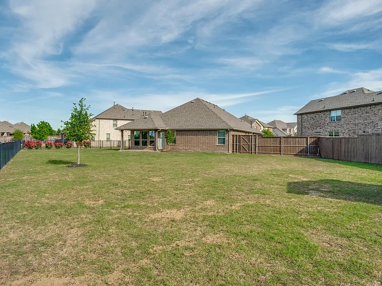 6229 Gloucester Dr — Photo 25