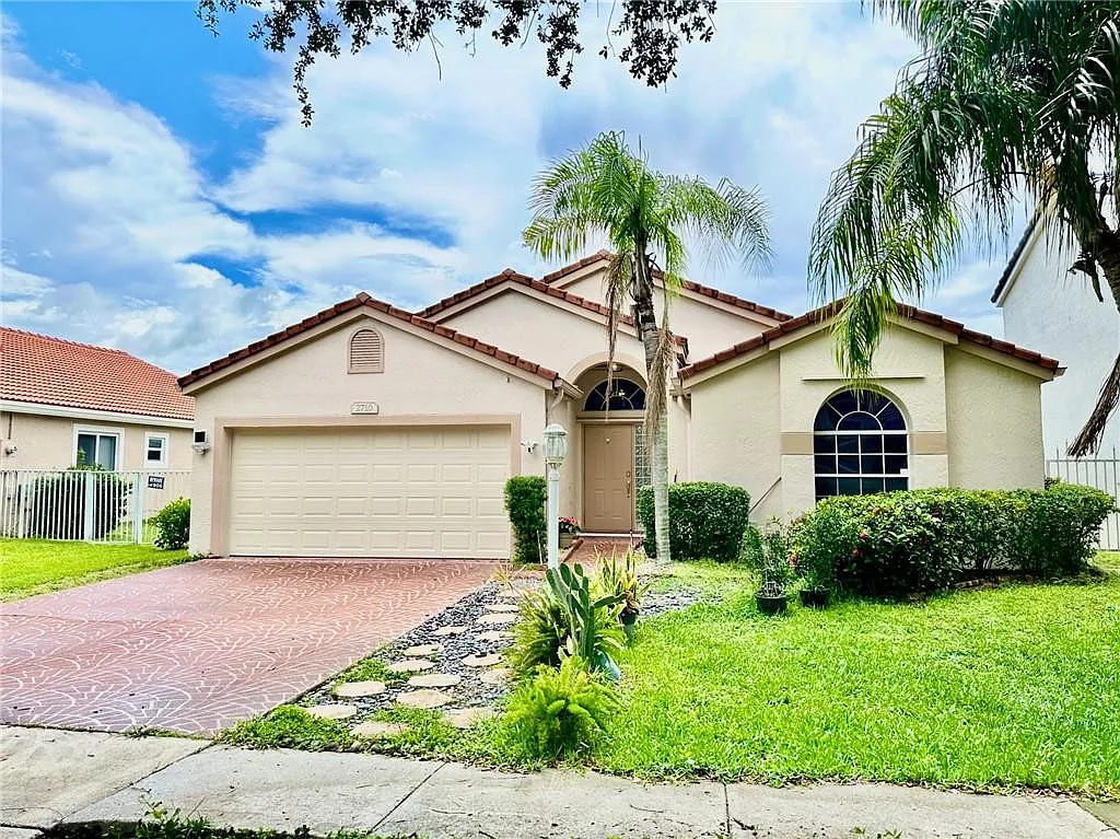 3 bed, 2.0 bath, 1432 sqft, $4,300 — Photo 1