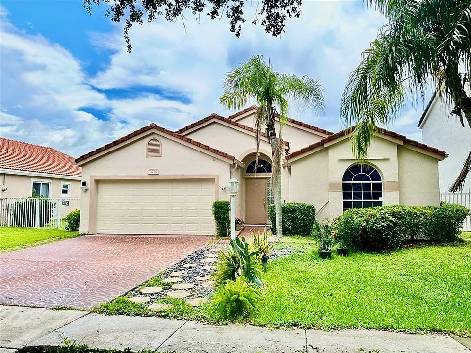 2710 Bogota Ave