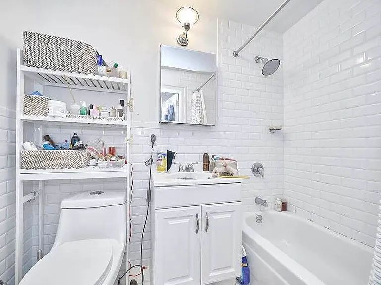 318 E 6th St #6 — Photo 7