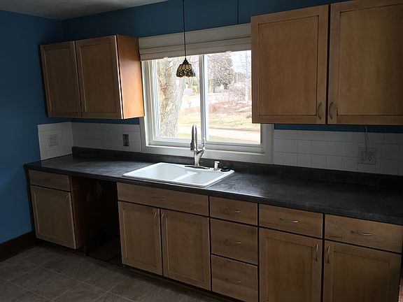 5th image of 934 S Milwaukee St