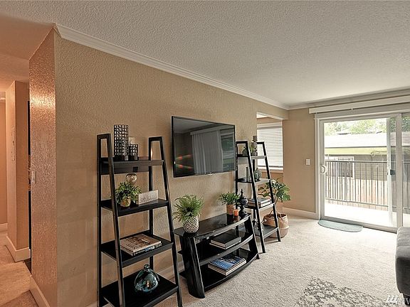 5th image of 939 N 101st St Unit 102
