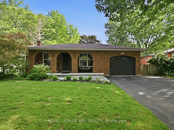 2nd image of 37 Spruceside Cres