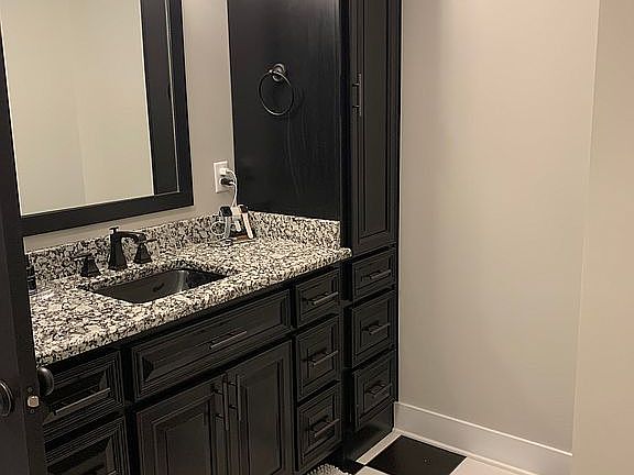 3rd image of 210 Tanglewood Dr
