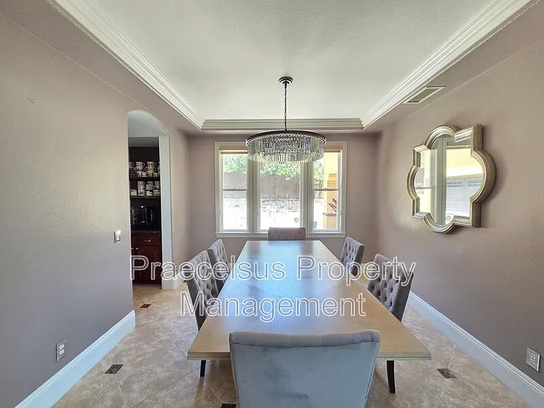 2819 Savannah Ct — Photo 11