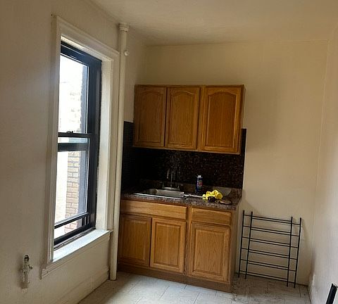 2nd image of 1517 Ocean Ave #D5