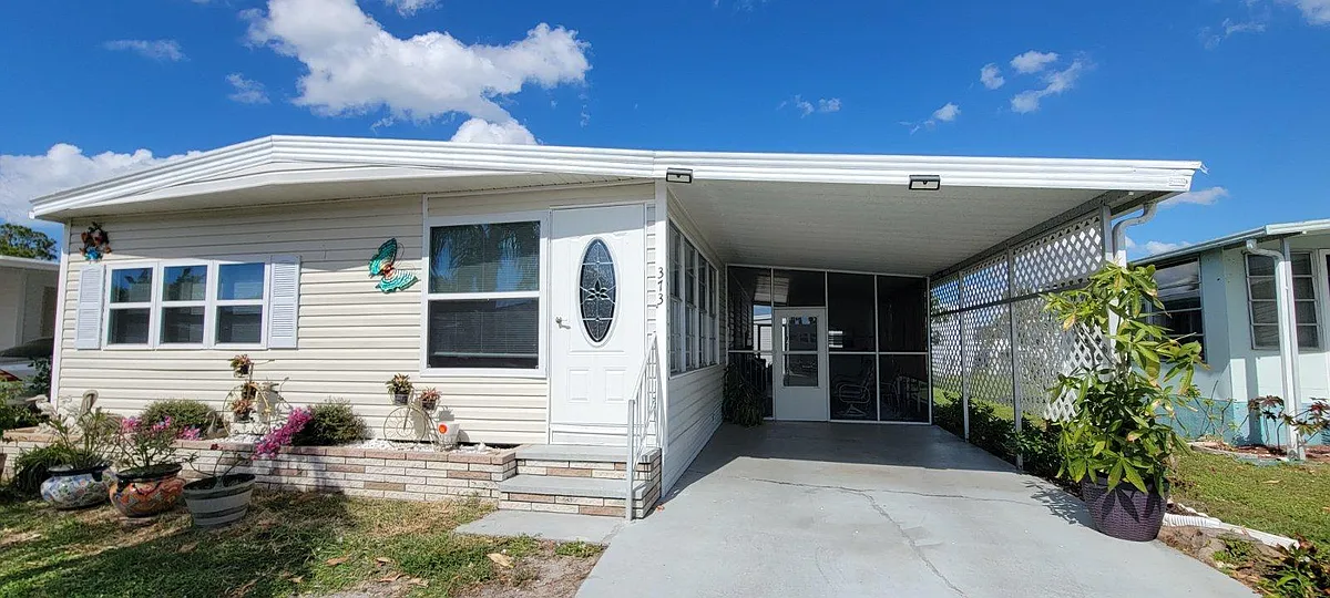 Building Photo - 373 Sanibel St