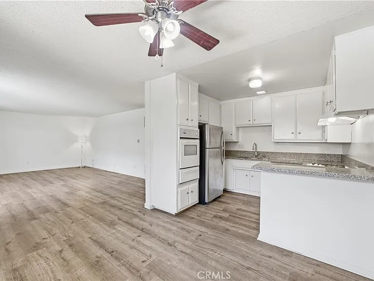 5168 Yarmouth Ave #5 — Photo 1
