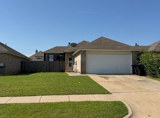 1208 SW 24th St, Moore, OK 73170