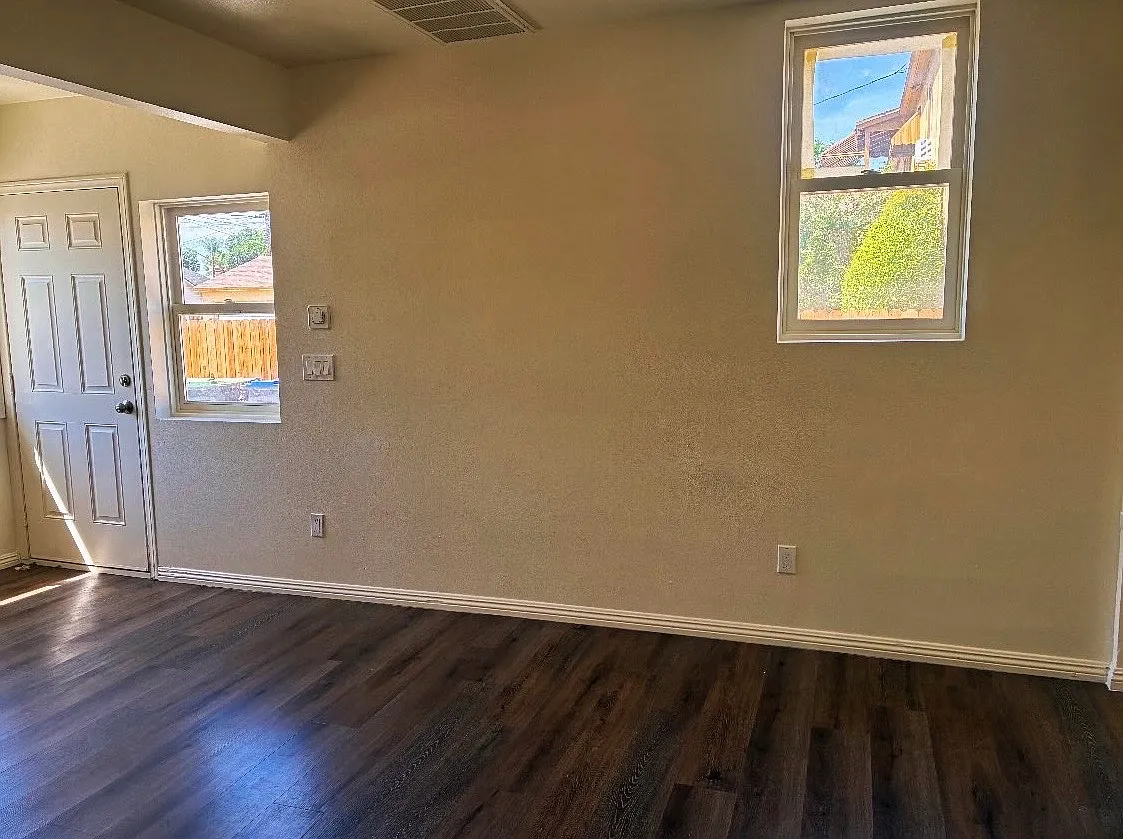 2 bed, 1200 sqft, $2,700 — Photo 3