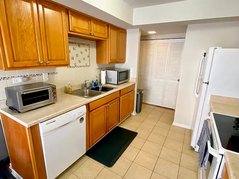 2346 Old Kings Ct #2346 — Photo 4