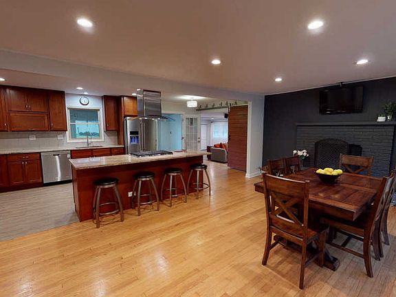4th image of 9436 S 82nd Ct
