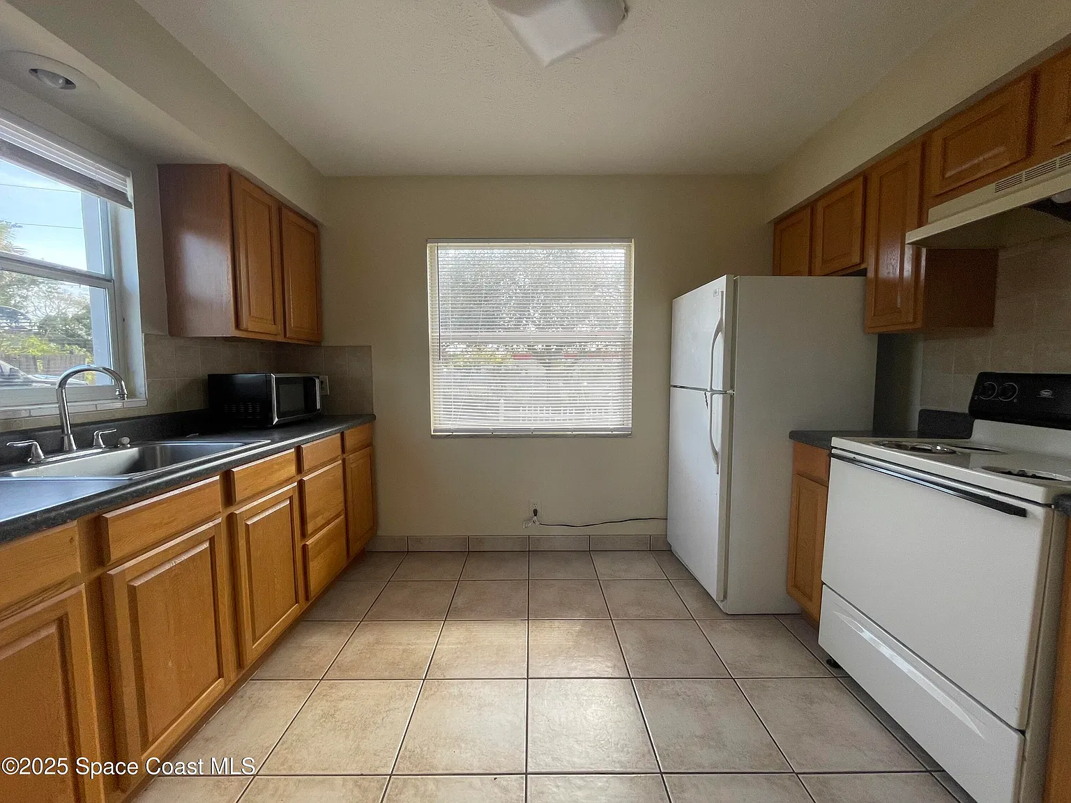 1 bed, 1.0 bath, 700 sqft, $995 — Photo 2