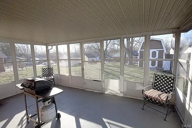 105 Catalpa Dr — Photo 11