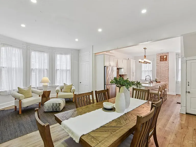 1723 Kinney Ave — Photo 6