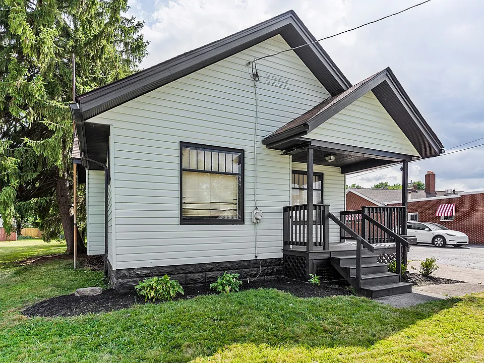 2232 Youngstown Rd SE