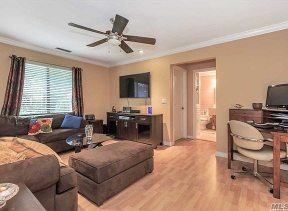 4th image of 823 Woodland Ct