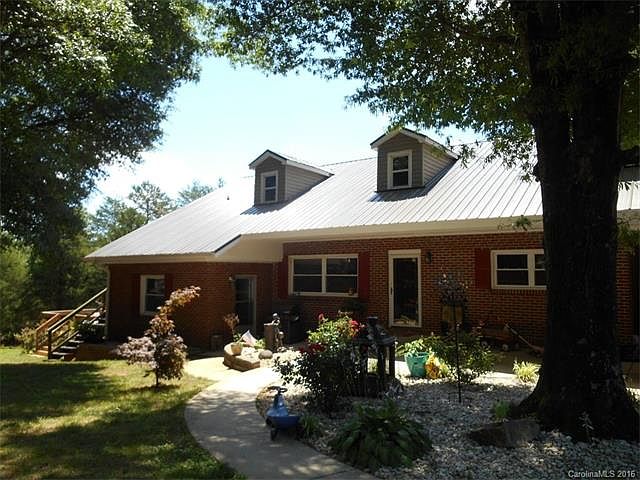 1st image of 1396 Simmons St