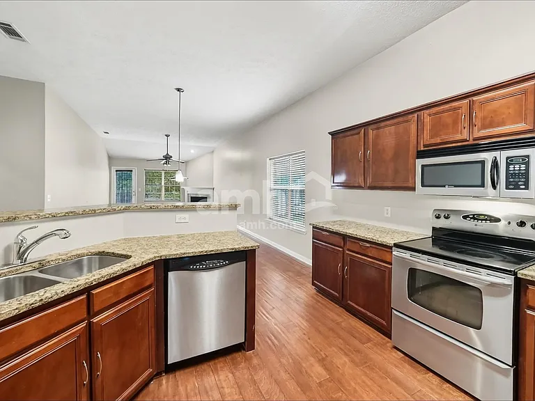 5104 Brookstone Ct — Photo 3
