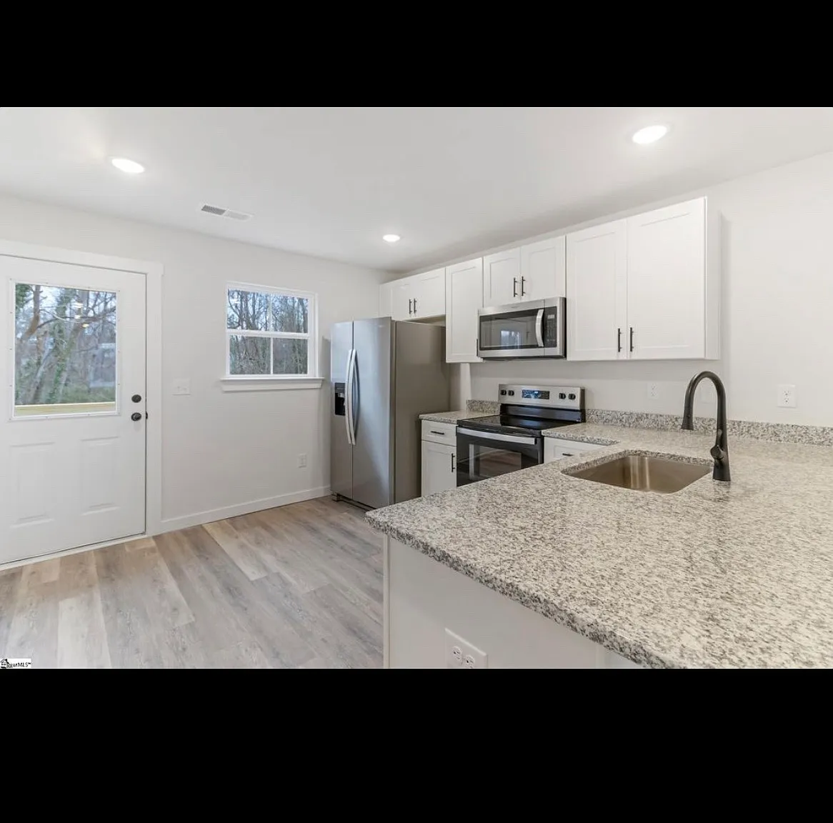 3 bed, 1350 sqft, $1,700 — Photo 3