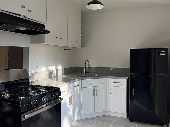 4th image of 5089 Highland View Ave APT 6