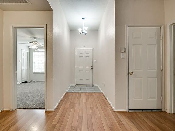 3rd image of 10417 Lake Park Dr