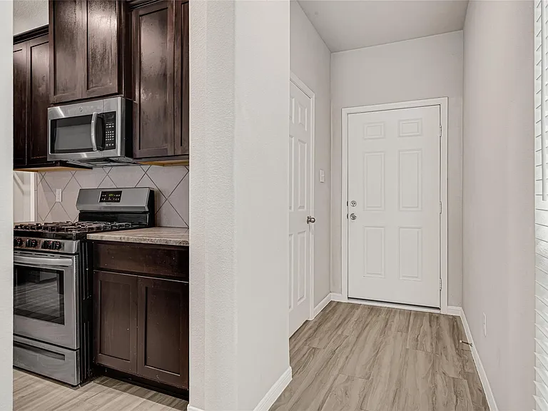 6518 Wenlock Dr — Photo 3