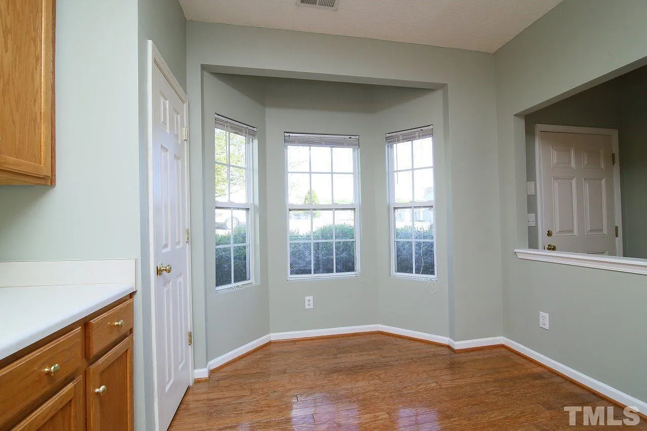 3 bed, 2.5 bath, 1450 sqft, $1,700 — Photo 3