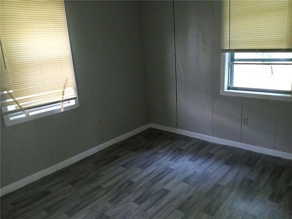 4th image of 709 Broadway Ave