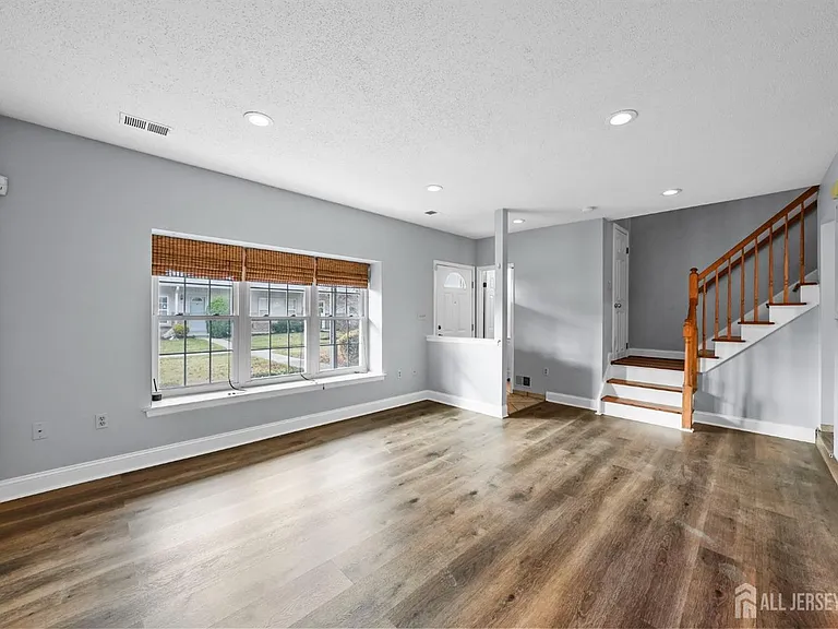 34 Sassafras Ct — Photo 4