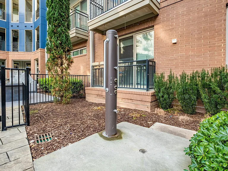 605 West End — Photo 13