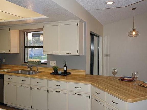 3rd image of 8760 Rosemere Ct