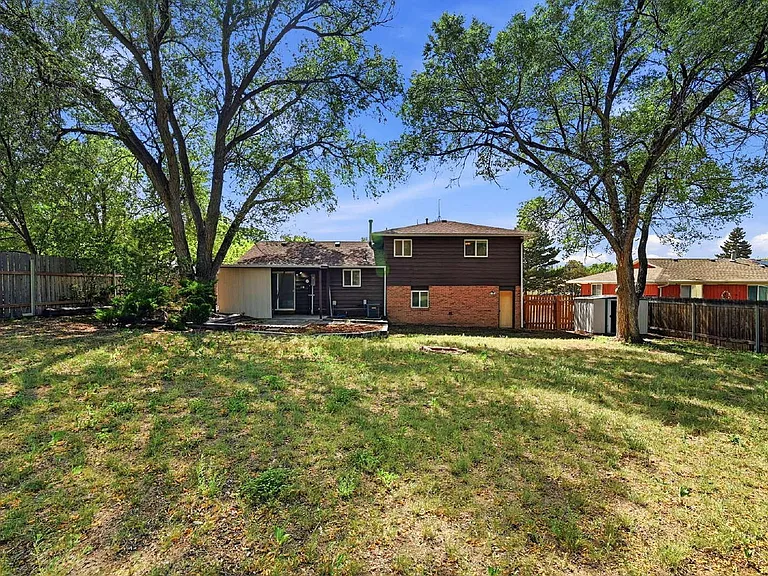 1087 Hathaway Dr — Photo 26