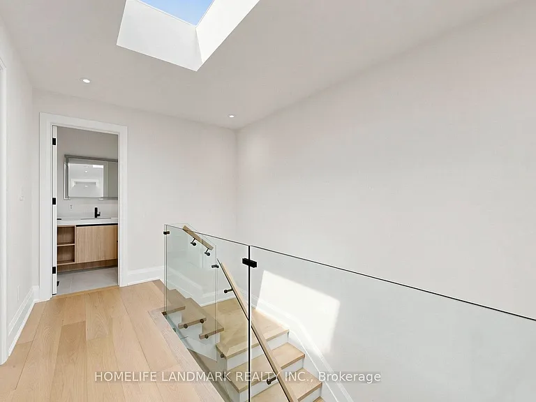 750 Glengrove Ave W #B — Photo 30