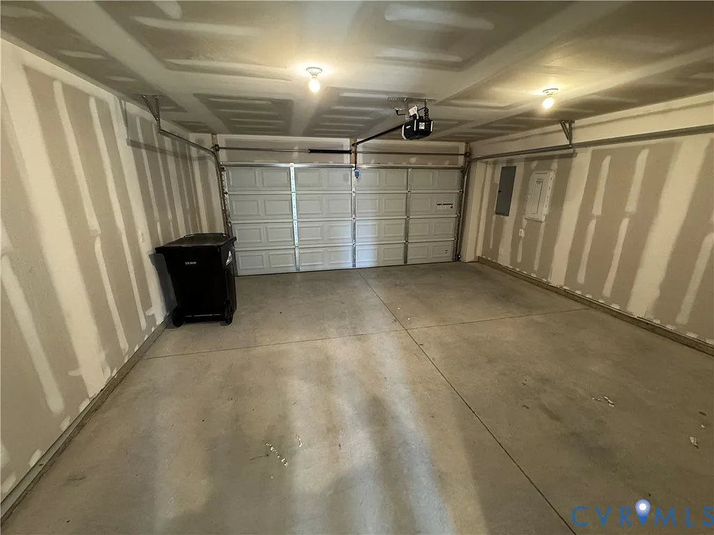 3 bed, 4.0 bath, 1943 sqft, $2,575 — Photo 4