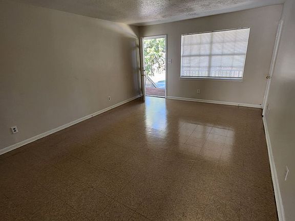 4th image of 3 Oak Forest Ln
