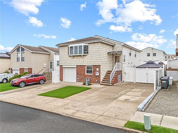 3rd image of 64 Tynan St