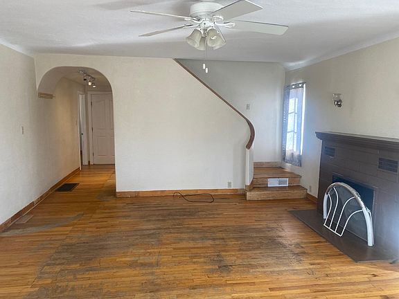 4th image of 202 N Locke Ave