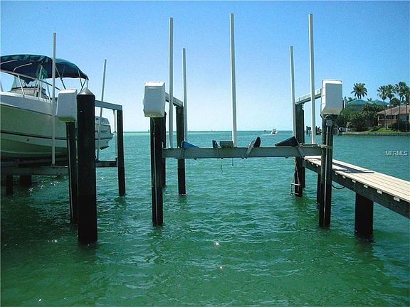 3rd image of 1100 Pinellas Bayway S APT I3