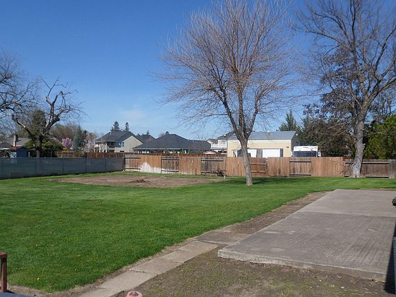 Fenced backyard/garden area!