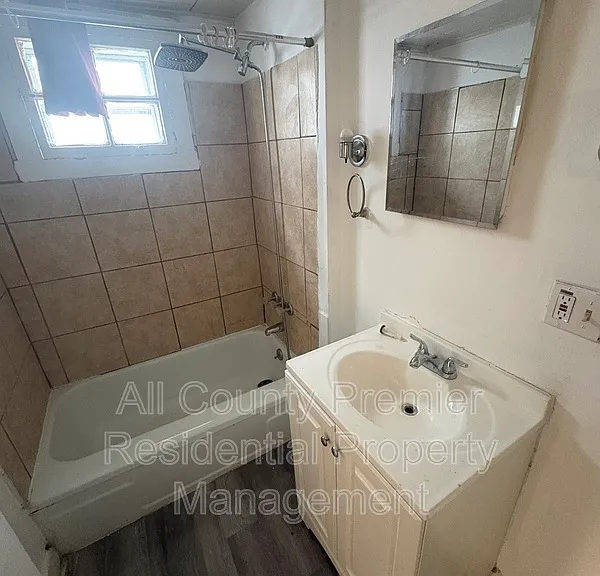 319 Hobart Ave #321B — Photo 7