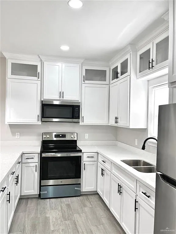 Building Photo - 1635 Playa Dr #1