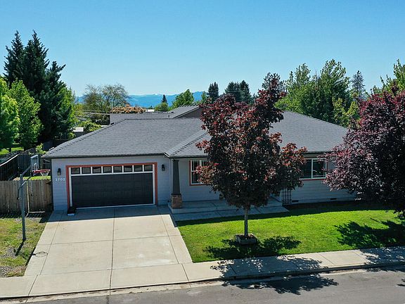 3rd image of 2702 Eagle Creek Dr