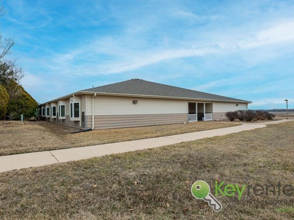 1411 S Douglas Ave, Lyons, KS 67554