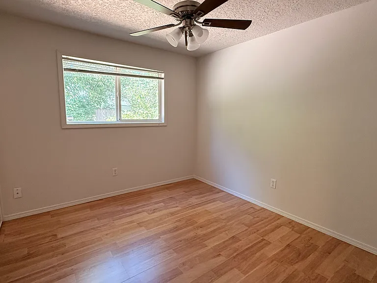 204 NE 148th Ave — Photo 13