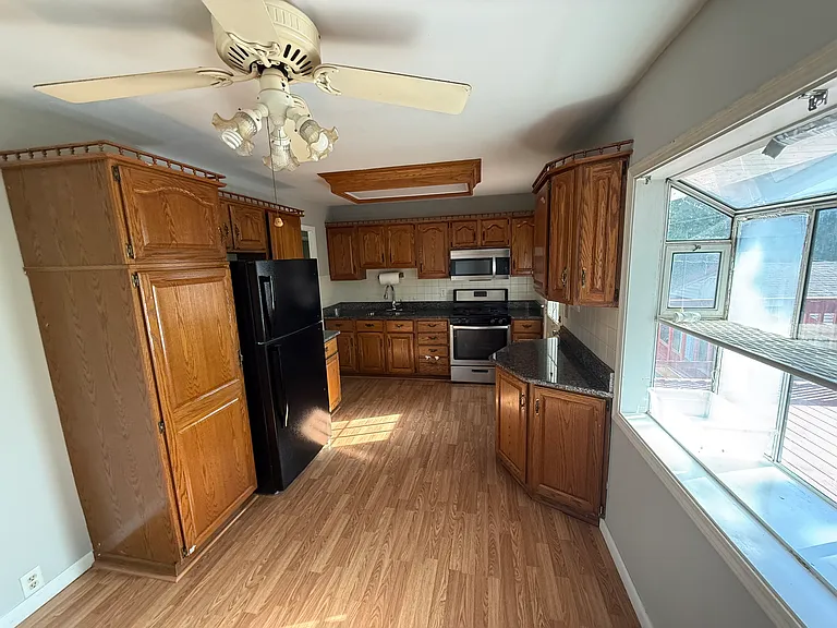 320 Hemlock Ave — Photo 3